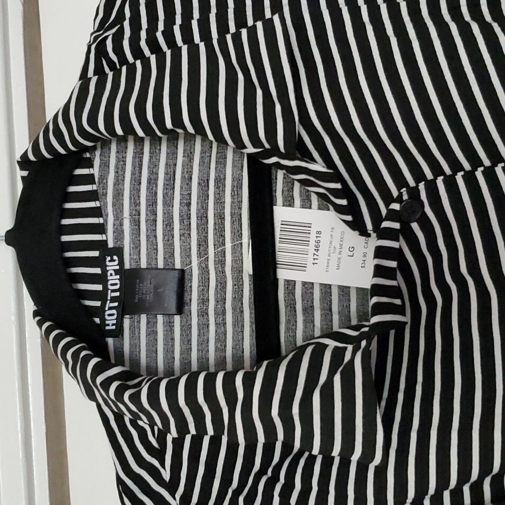 *Nwt* Hot Topic's Stripe Button Up Tie Top - Picture 2 of 16